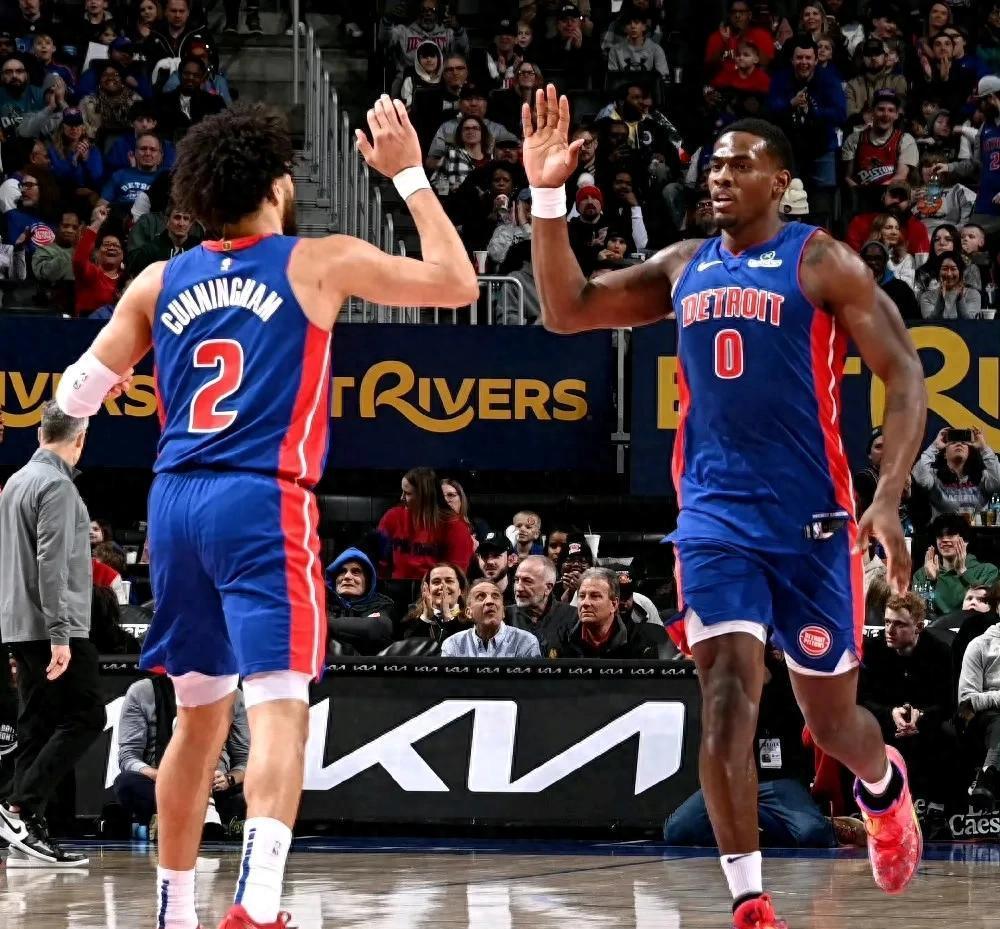 快船客场大胜雄鹿，继续保持不败