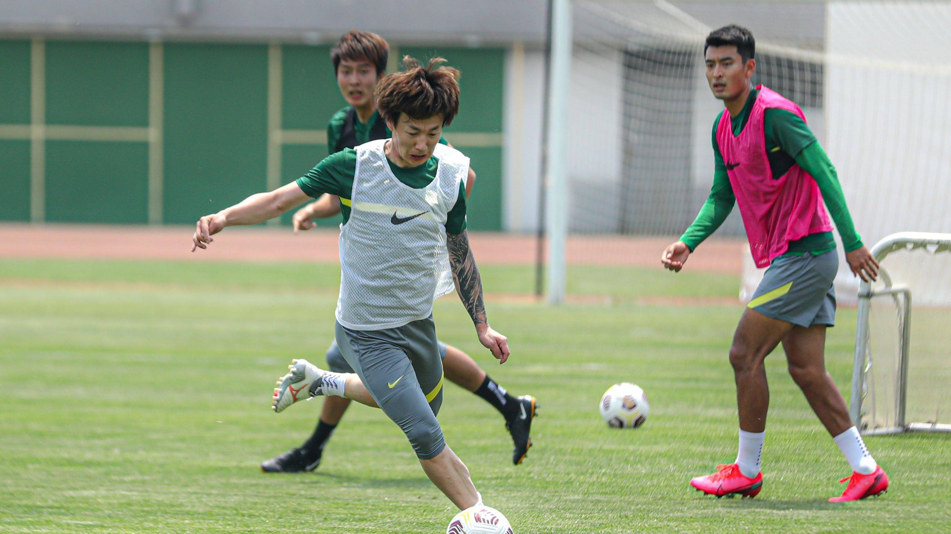 爱游戏app下载-比赛过程中各队球员展现了顽强的斗志