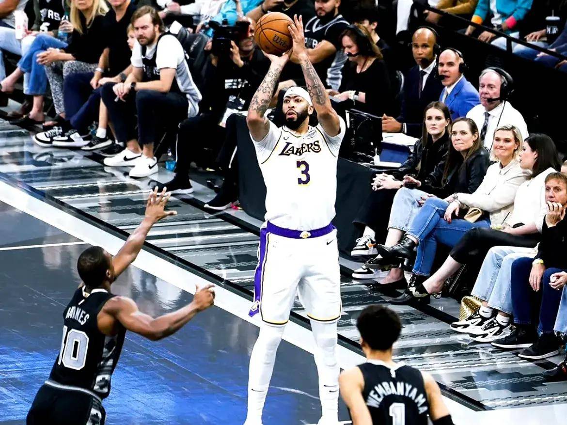 爱游戏app-鹈鹕队客场逼平马刺，展现不俗实力的简单介绍