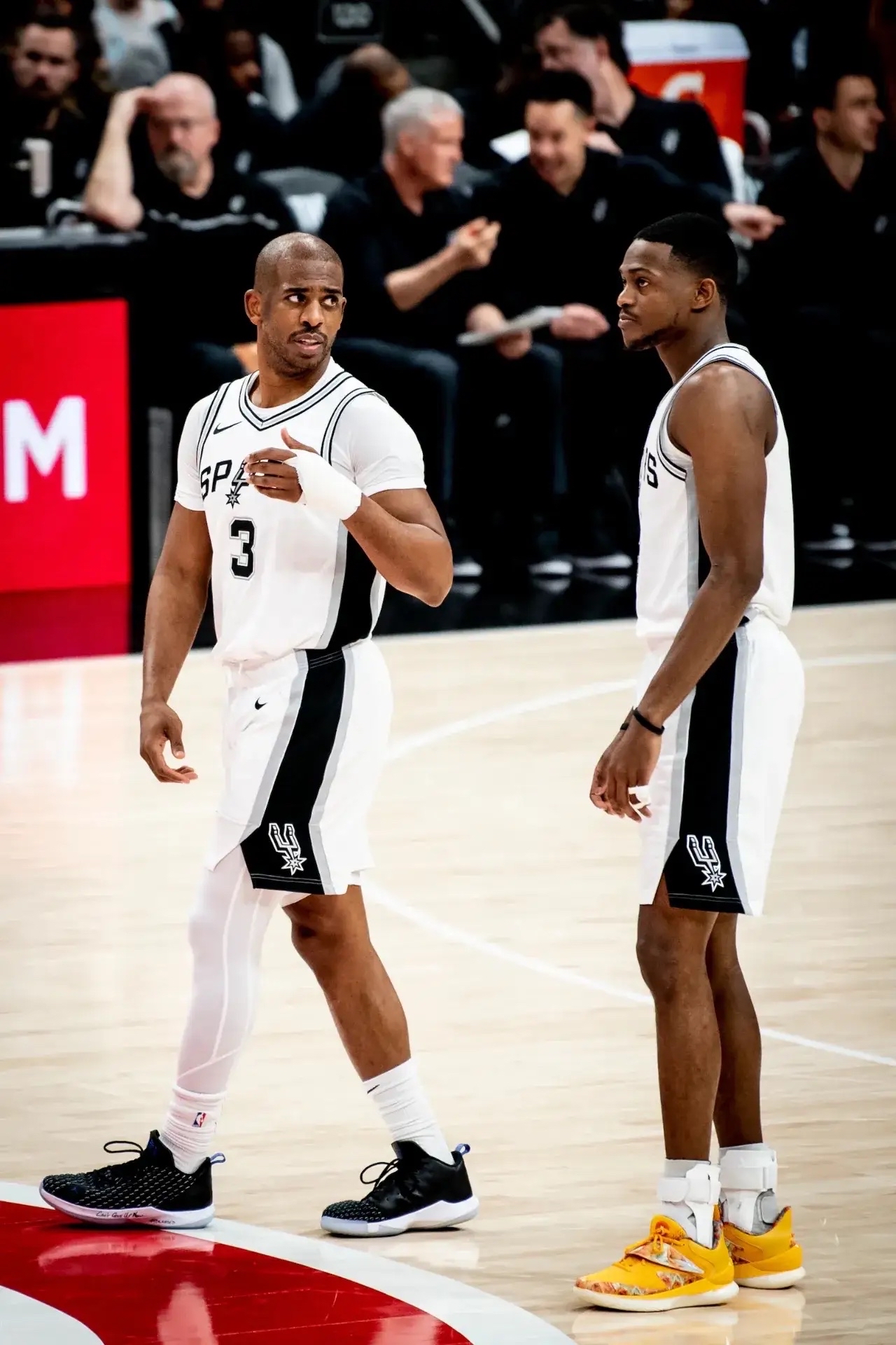 鹈鹕队客场逼平马刺,展现不俗实力的简单介绍 鹈鹕队客场逼平马刺,展现不俗实力的简单介绍