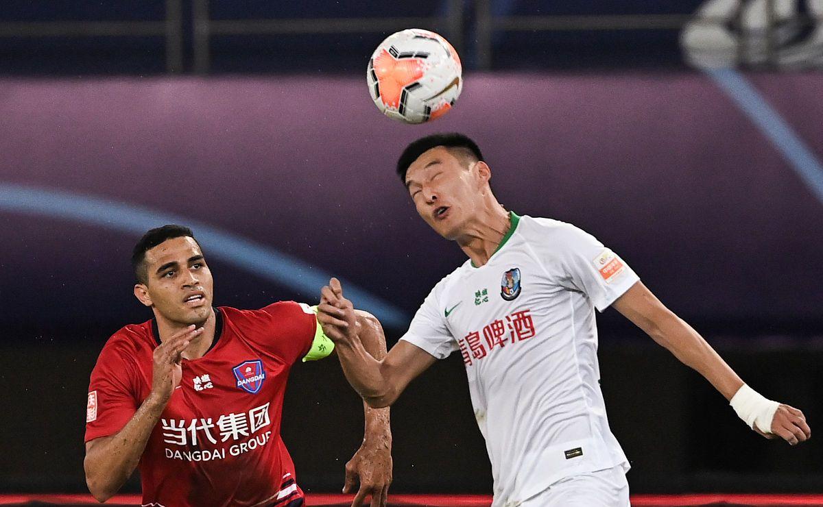 爱游戏app-包含青岛黄海大胜泰达，实力与对手拉开积分差距的词条