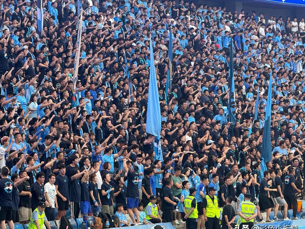 爱游戏登录-热门球队在比赛中一路高歌猛进，斩获胜利