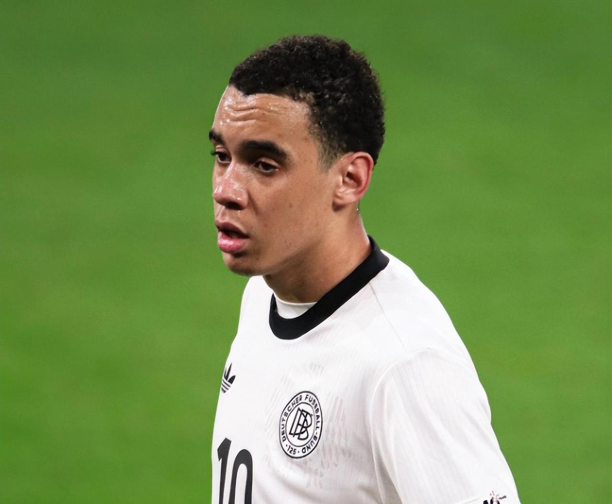 爱游戏入口-德国队成功挺进，临阵磨枪备战接下来的比赛