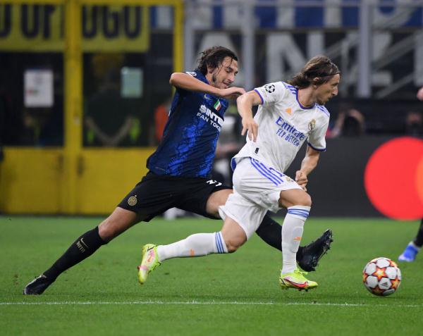 国米球员碰撞受伤，需进行详细检查的简单介绍