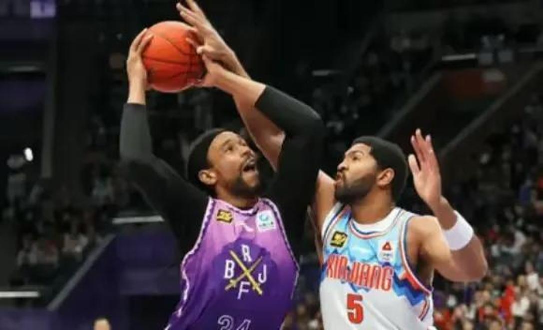 体育赛场上激烈对决,精彩纷呈 体育赛场上激烈对决,精彩纷呈