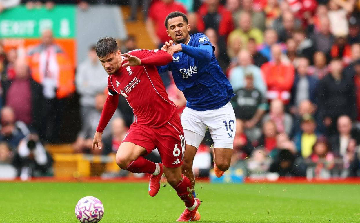 埃弗顿球员表现抢眼,帮助球队晋级下一阶段 埃弗顿球员表现抢眼,帮助球队晋级下一阶段