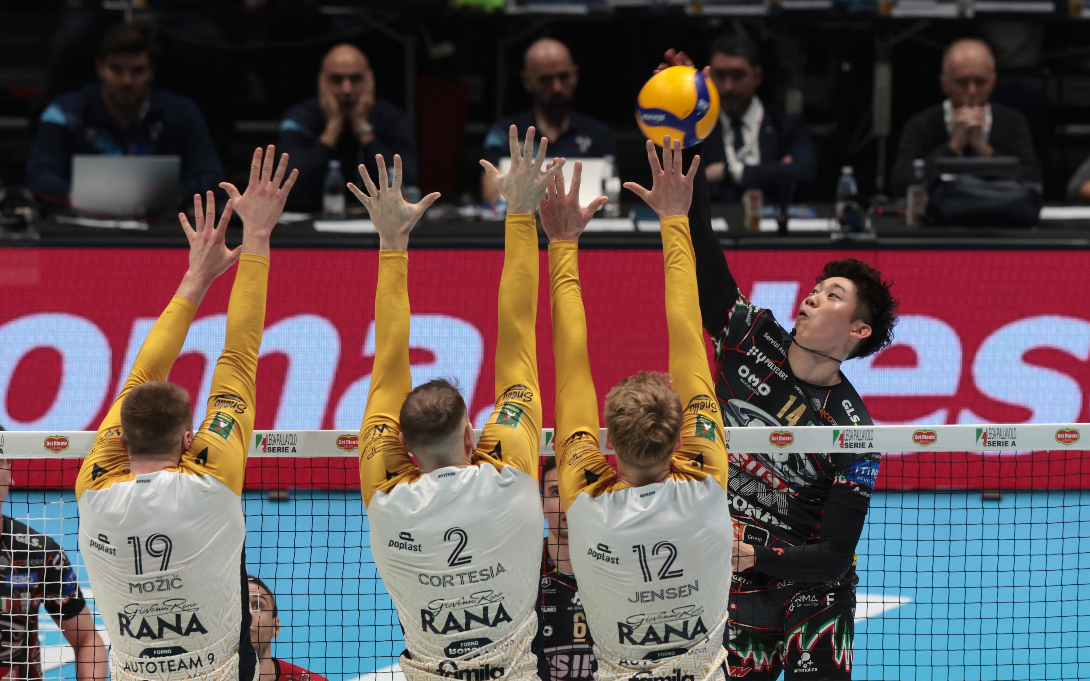 维罗纳主场击败克罗托内，保持不败纪录的简单介绍