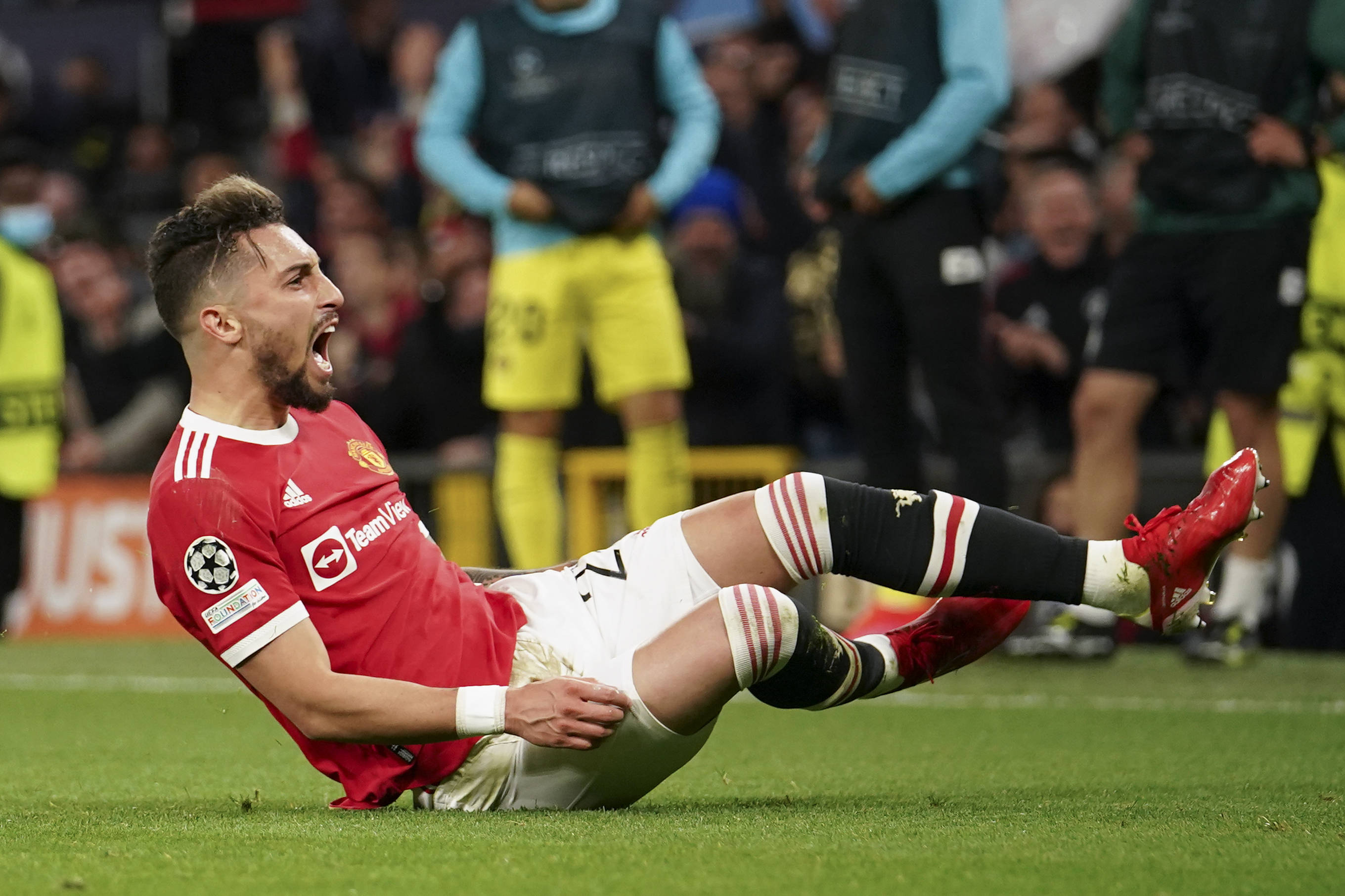 包含比利亚雷亚尔球员在比赛中闪耀光芒的词条